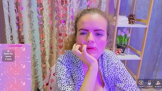 Luisa_Rosee's cam snapshot