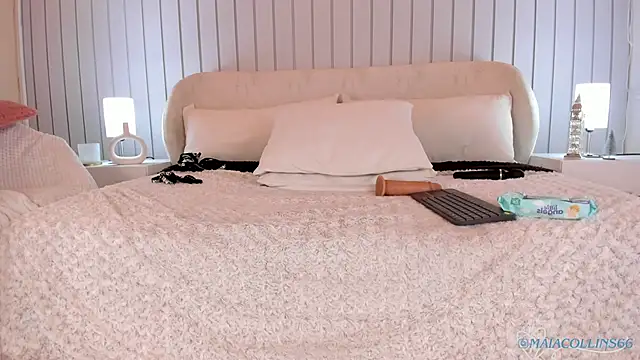 Maia_Collins's cam snapshot