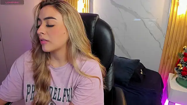 KYLIE_JONES6's cam snapshot