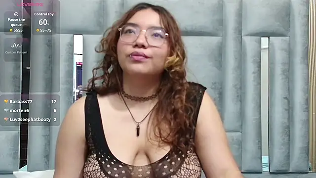 cutiecurvyForeign's cam snapshot