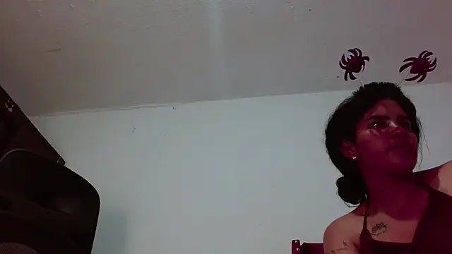 lucy_devil23's cam snapshot