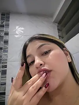 lunablossom_'s cam snapshot