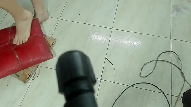 miacam-hot's cam snapshot