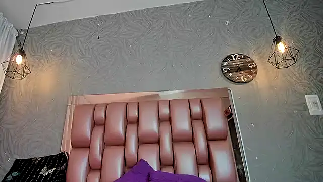 KOURTNEY--'s cam snapshot