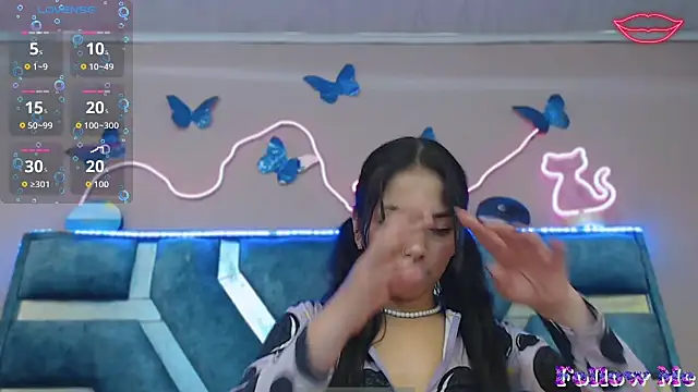 Roxan_Fox-'s cam snapshot