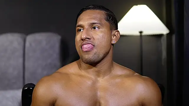 CallumMuscle live sex cam