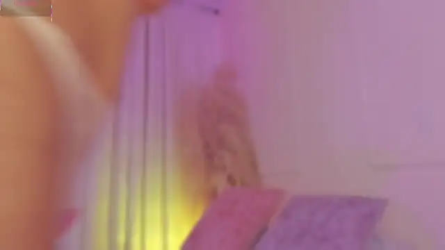 CrystalWw's cam snapshot