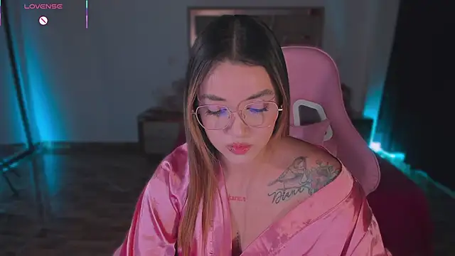 lunaarose's cam snapshot