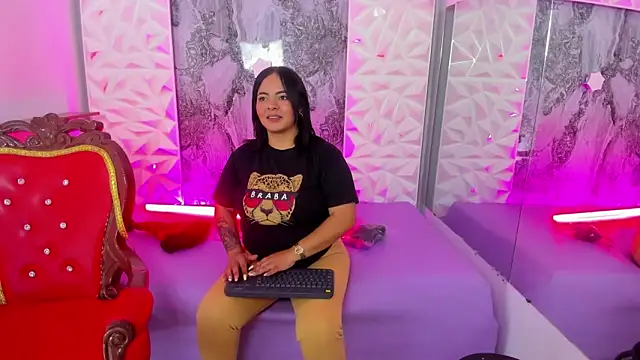 Luciana_r's cam snapshot