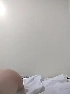 SoakedUpKitty-'s cam snapshot