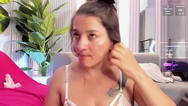 Emelyross_'s cam snapshot