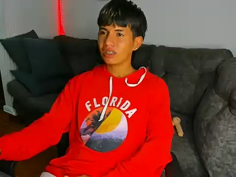 Mikke18 live sex cam