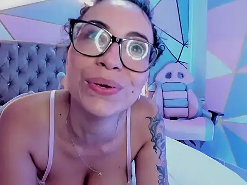 sarah_sluty's cam snapshot