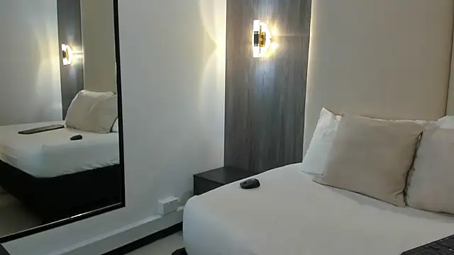 cloee20_'s cam snapshot