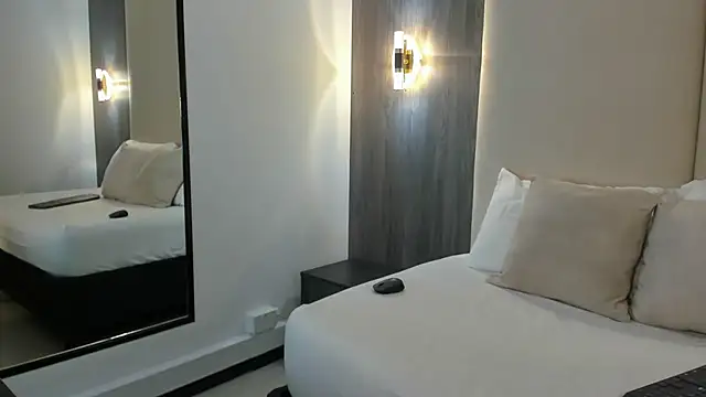 cloee20_'s cam snapshot