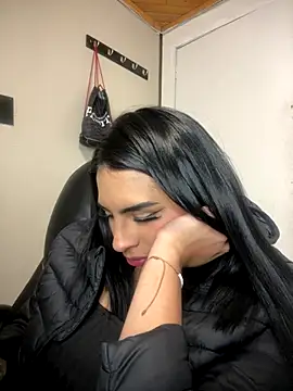 Hilary_pinkk's cam snapshot