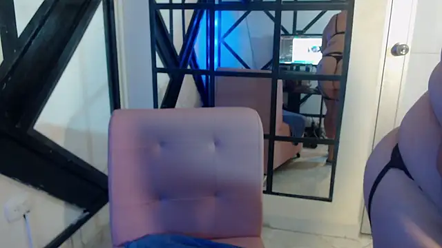 ashleylove_prg's cam snapshot