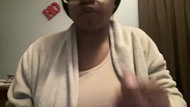 MommyConfident's cam snapshot