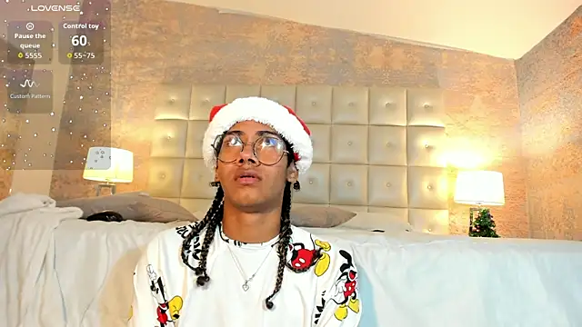 Maxim-Walker live sex cam