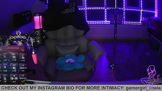 Gamergirl-Linela live sex cam