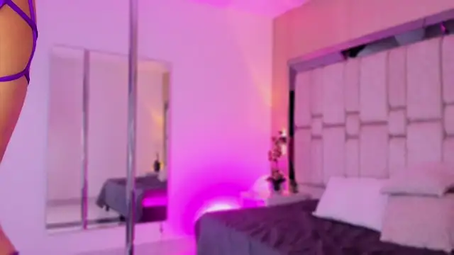 SnakeMuse's cam snapshot