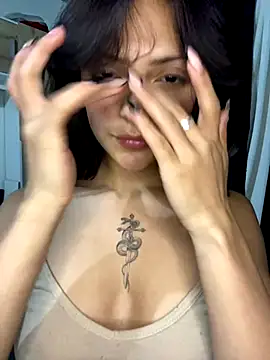 MiaLuxx_'s cam snapshot