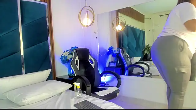 EmilyDuran_'s cam snapshot