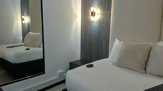 cloee20_'s cam snapshot