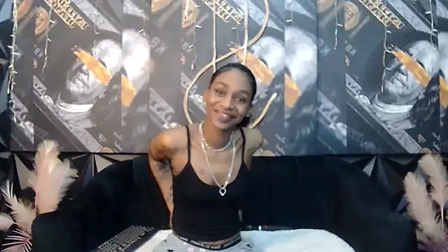 Lilmisbaddyxxx's cam snapshot