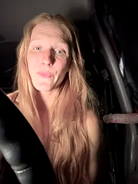 GoldenFlameGoddess live sex cam