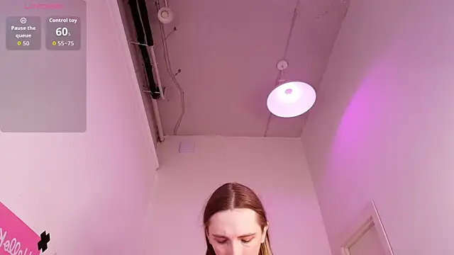 Vi_Luxy's cam snapshot