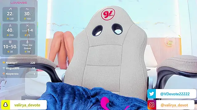 valirya_devote's cam snapshot