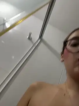 saliha_pinky_'s cam snapshot