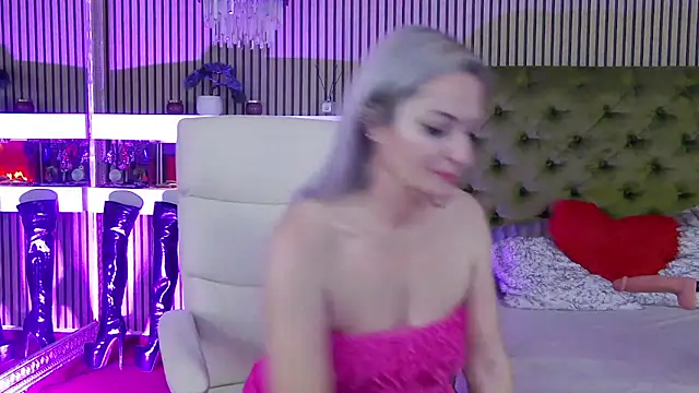 LadyTouch's cam snapshot