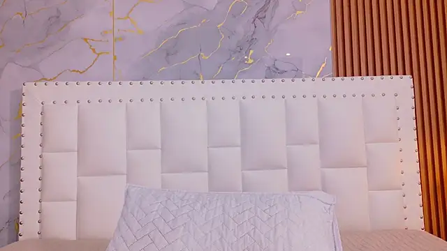 naughty_ebonyy's cam snapshot