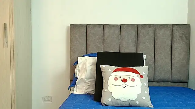 karina_lewis_'s cam snapshot