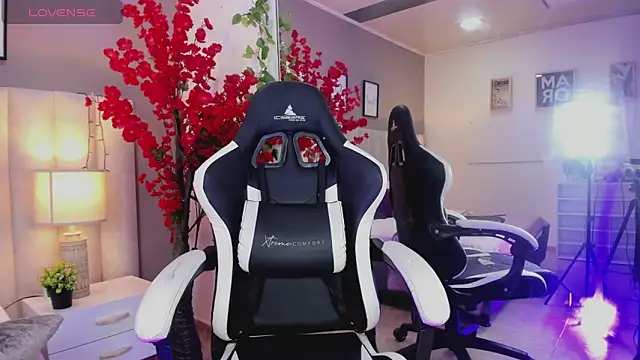 alana_rousee's cam snapshot