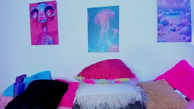 tyra_bankss_'s cam snapshot