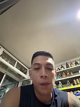 OliverWest04 live sex cam