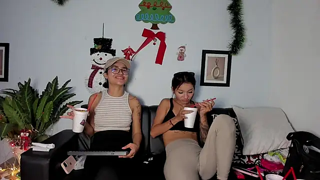 Mia_petite01's cam snapshot