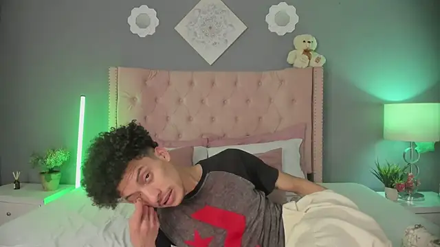 Joe_And_Emma's cam snapshot