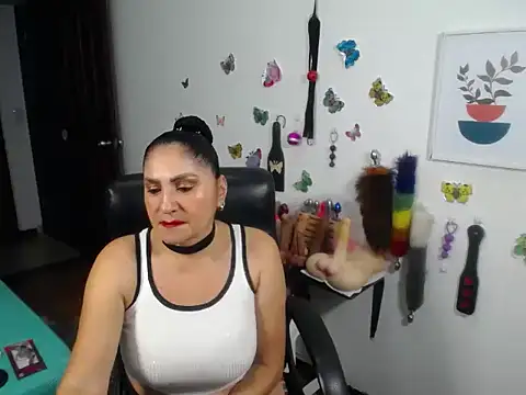 mature_bigboobs10's cam snapshot