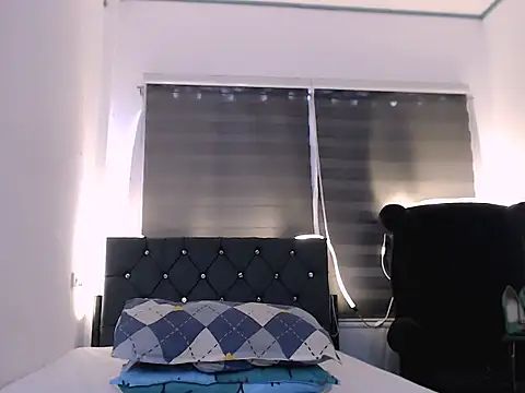 sylvannia_cumslut's cam snapshot