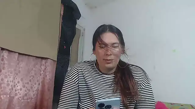 samanthaa_hot_'s cam snapshot