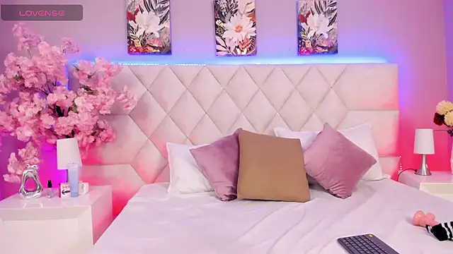 nicole_saenz_'s cam snapshot