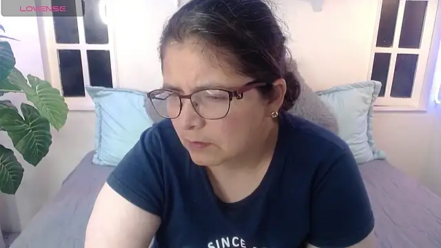 Linda_banks_'s cam snapshot