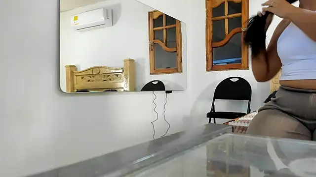 dr_jolie_'s cam snapshot