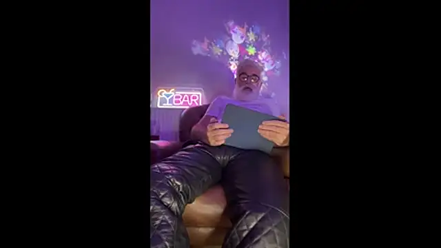 LeatherSdaddy's cam snapshot