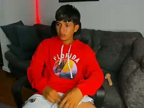 Mikke18 live sex cam