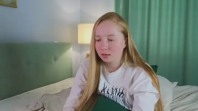 AdarnDeneui's cam snapshot